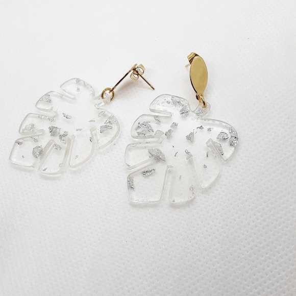 🥑Handmade Clear Leaf Earrings w/ Silver and Gold - Picture 2 of 7